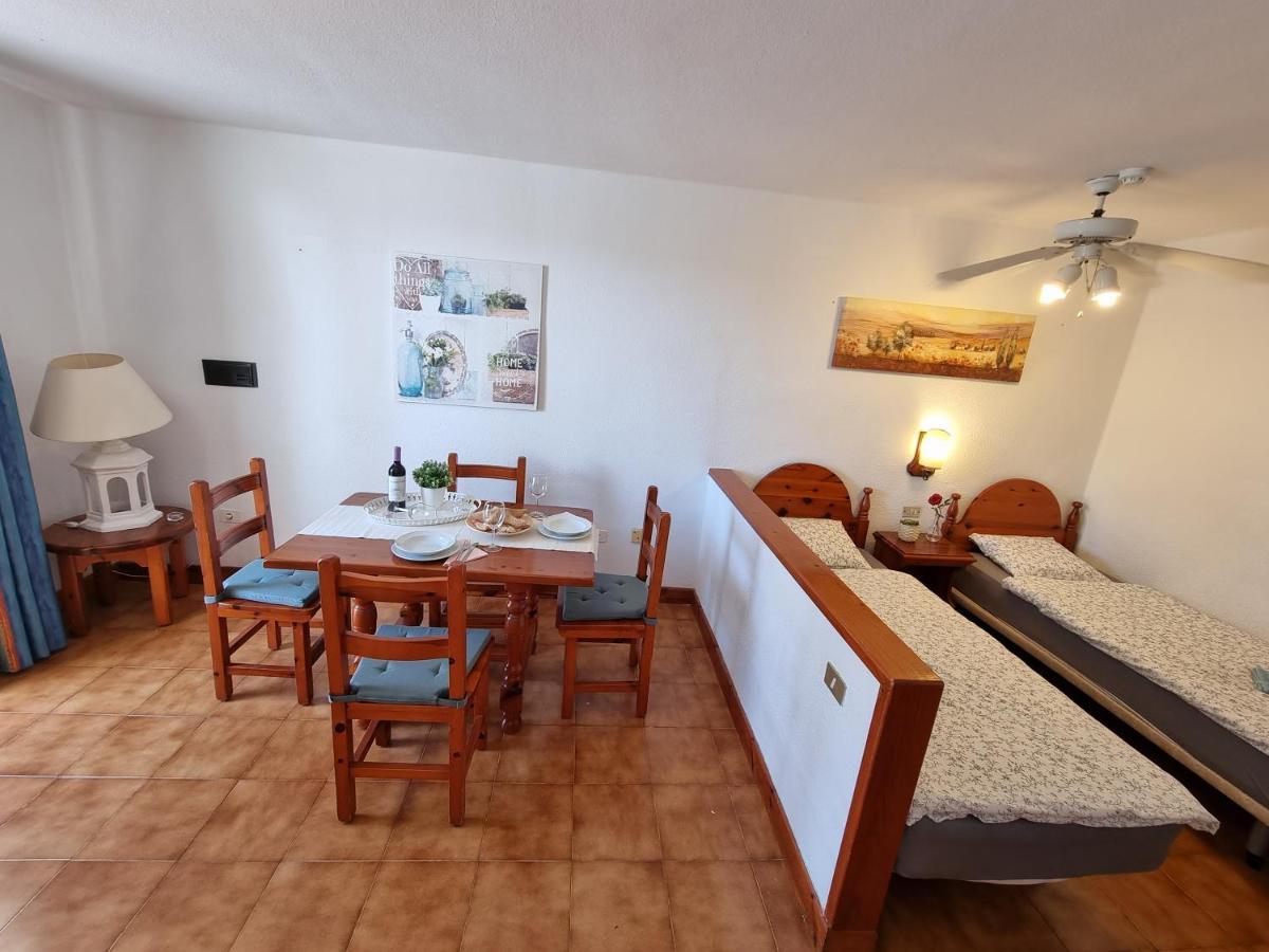 Studio Apartment No 1 Directly On The Beach And Sea, Terrace, Heated Pool, Wifi Playa de las Americas (Tenerife) Exterior photo