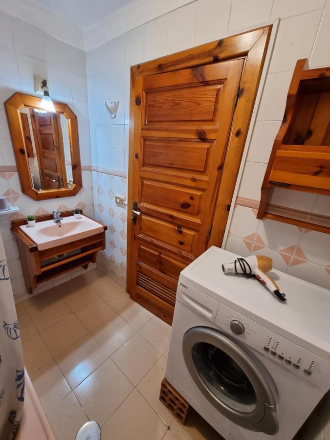 Studio Apartment No 1 Directly On The Beach And Sea, Terrace, Heated Pool, Wifi Playa de las Americas (Tenerife) Exterior photo
