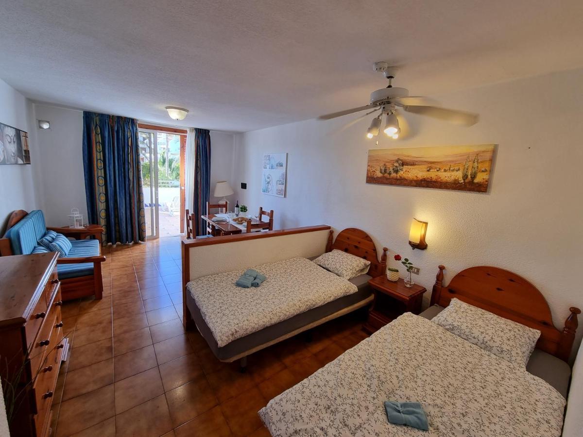 Studio Apartment No 1 Directly On The Beach And Sea, Terrace, Heated Pool, Wifi Playa de las Americas (Tenerife) Exterior photo