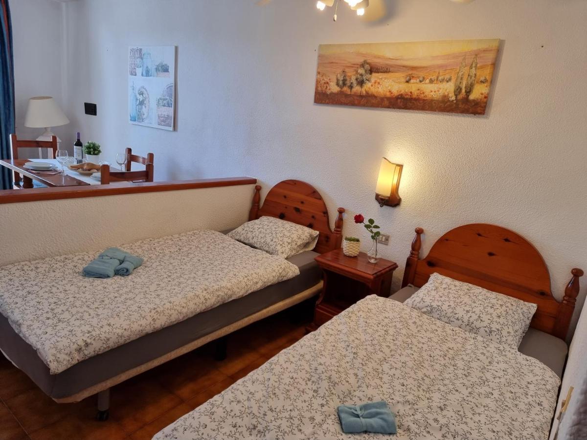 Studio Apartment No 1 Directly On The Beach And Sea, Terrace, Heated Pool, Wifi Playa de las Americas (Tenerife) Exterior photo
